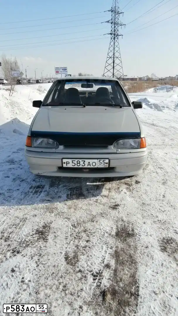 Фото автомобиля LADA 2115 SAMARA, 2004 — госномер Р583АО55. Цвет: МОЛОЧНО БЕЛЫЙ СЕРЕБР