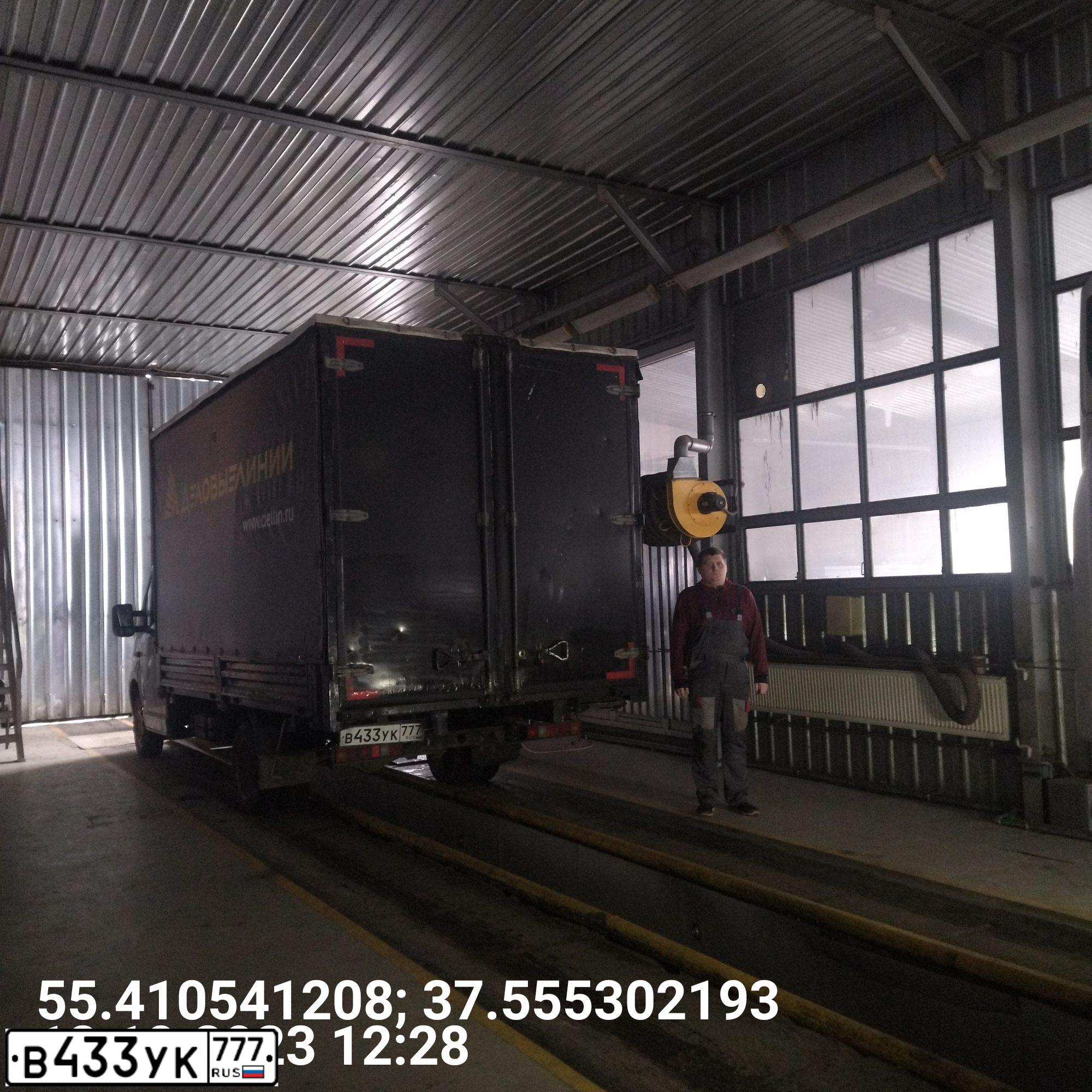Фото автомобиля ГАЗ GAZELLE NEXT А21R32, 2021 — госномер Р562КВ198. Цвет: ЧЕРНЫЙ