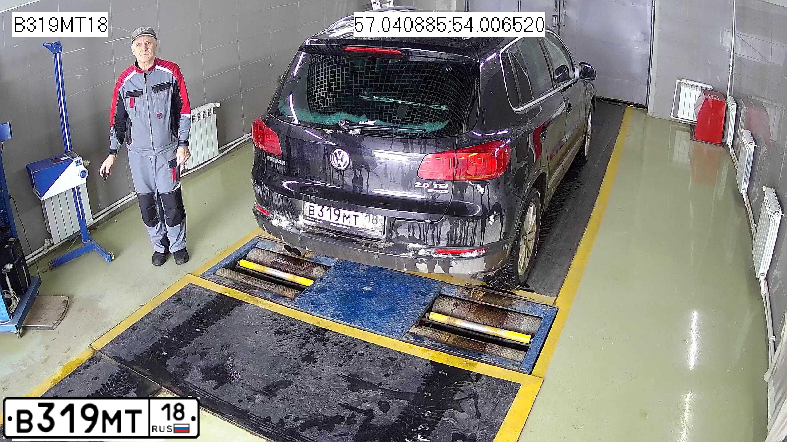 Фото автомобиля VOLKSWAGEN TIGUAN, 2012 — госномер В319МТ18. Цвет: ЧЕРНЫЙ