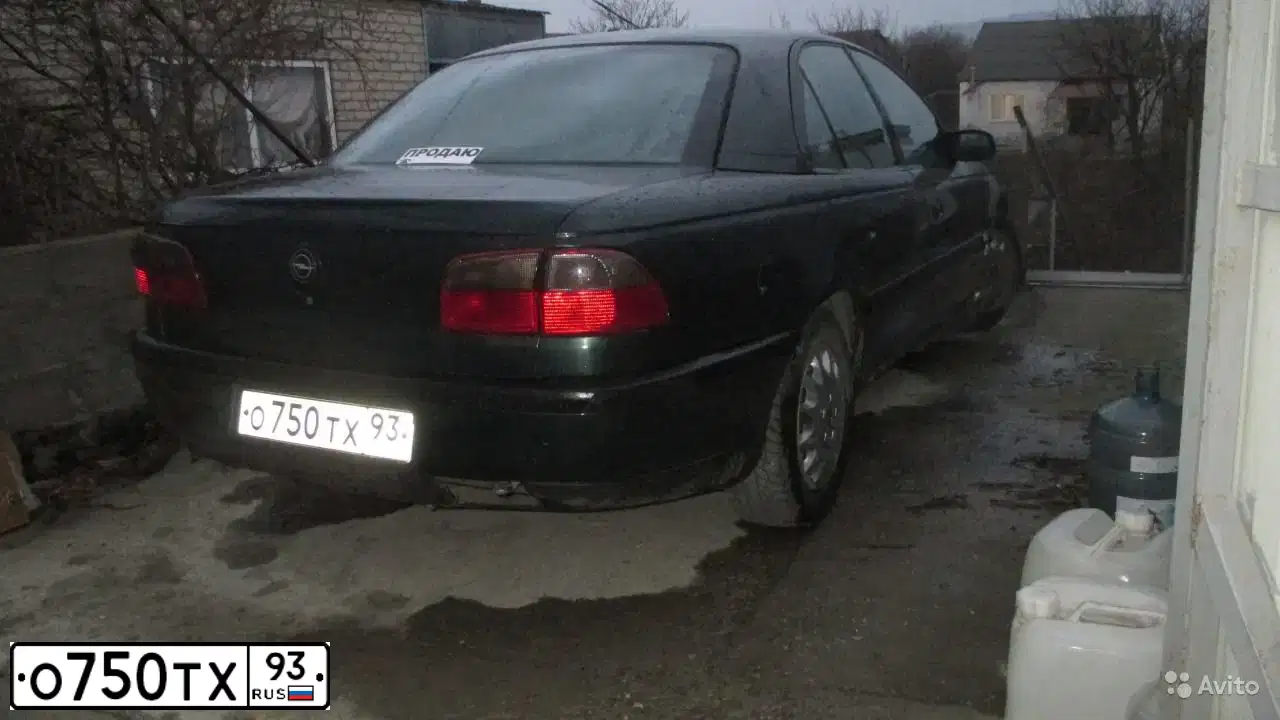Фото автомобиля BMW SERIE 7, 1989 — госномер Р025ХН36. Цвет: Серый