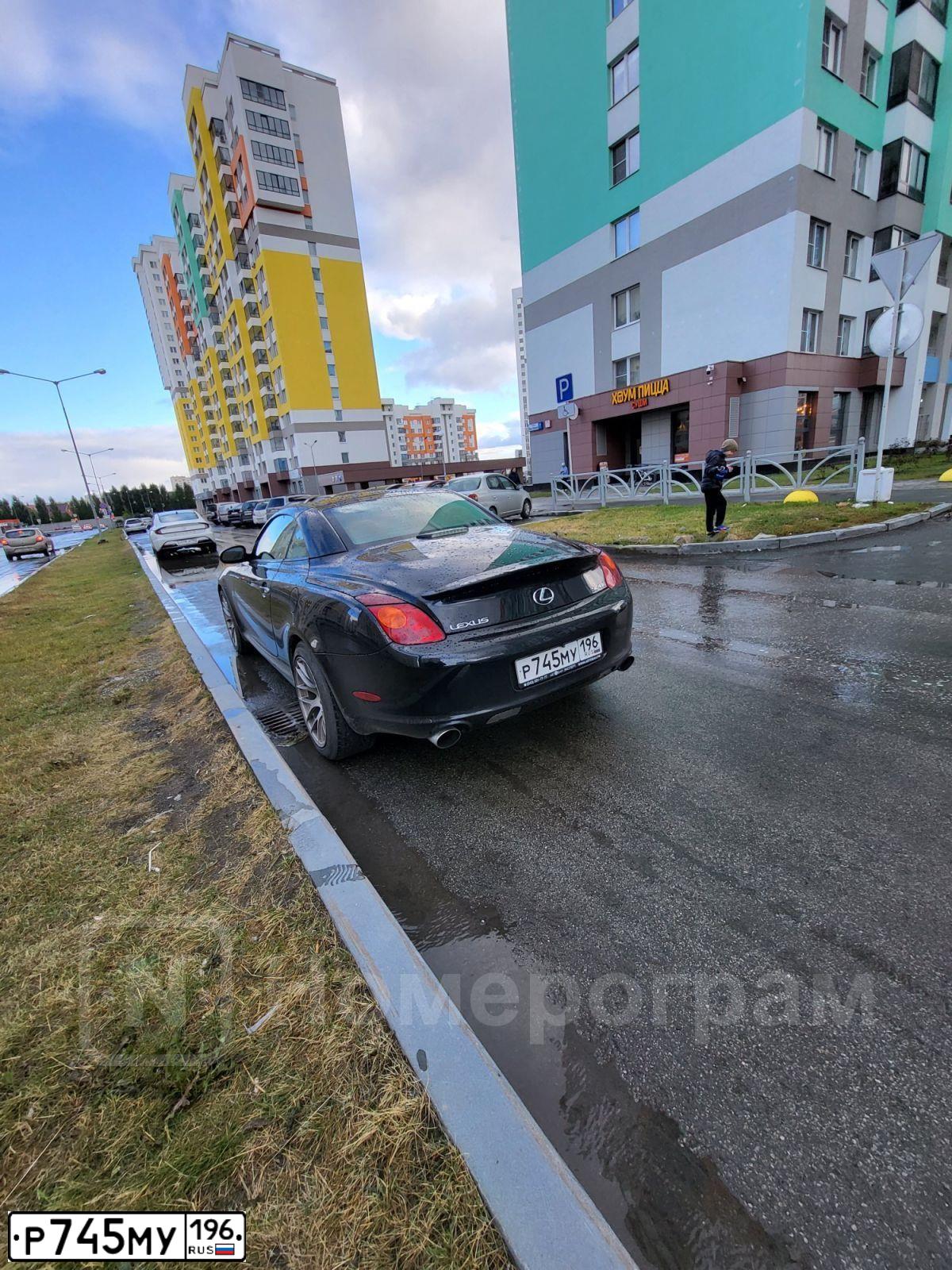 Фото автомобиля LEXUS SC, 2002 — госномер Р745МУ196. Цвет: ЧЕРНЫЙ