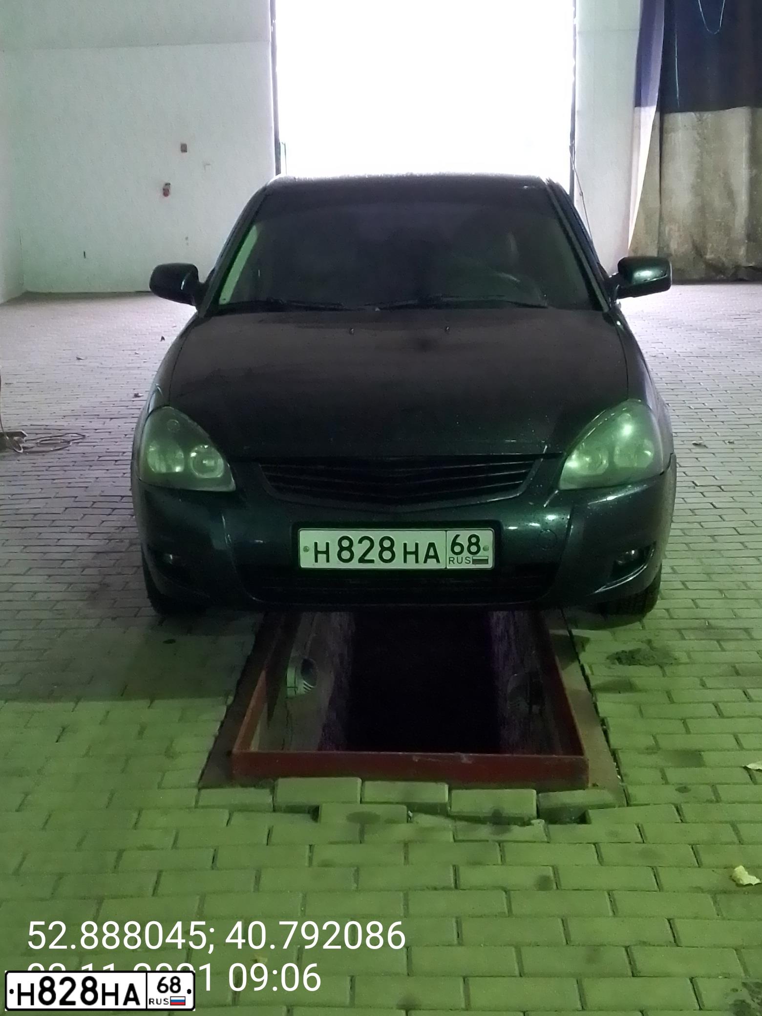 Фото автомобиля LADA 2170 PRIORA, 2008 — госномер Н828НА68. Цвет: ГРАФИТОВЫЙ МЕТАЛЛИК
