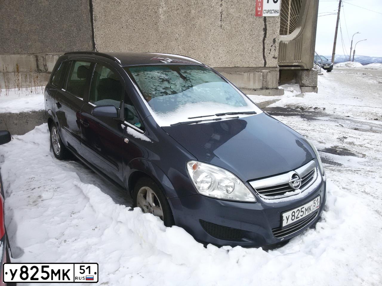 Фото автомобиля OPEL ZAFIRA, 2008 — госномер У825МК51. Цвет: СЕРО-СИНИЙ