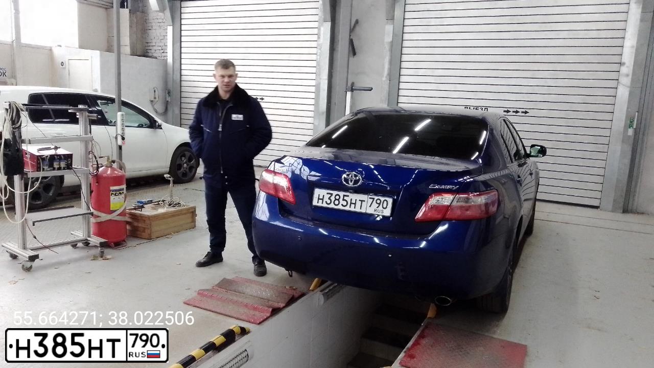 Фото автомобиля TOYOTA CAMRY, 2006 — госномер Н385НТ790. Цвет: СИНИЙ