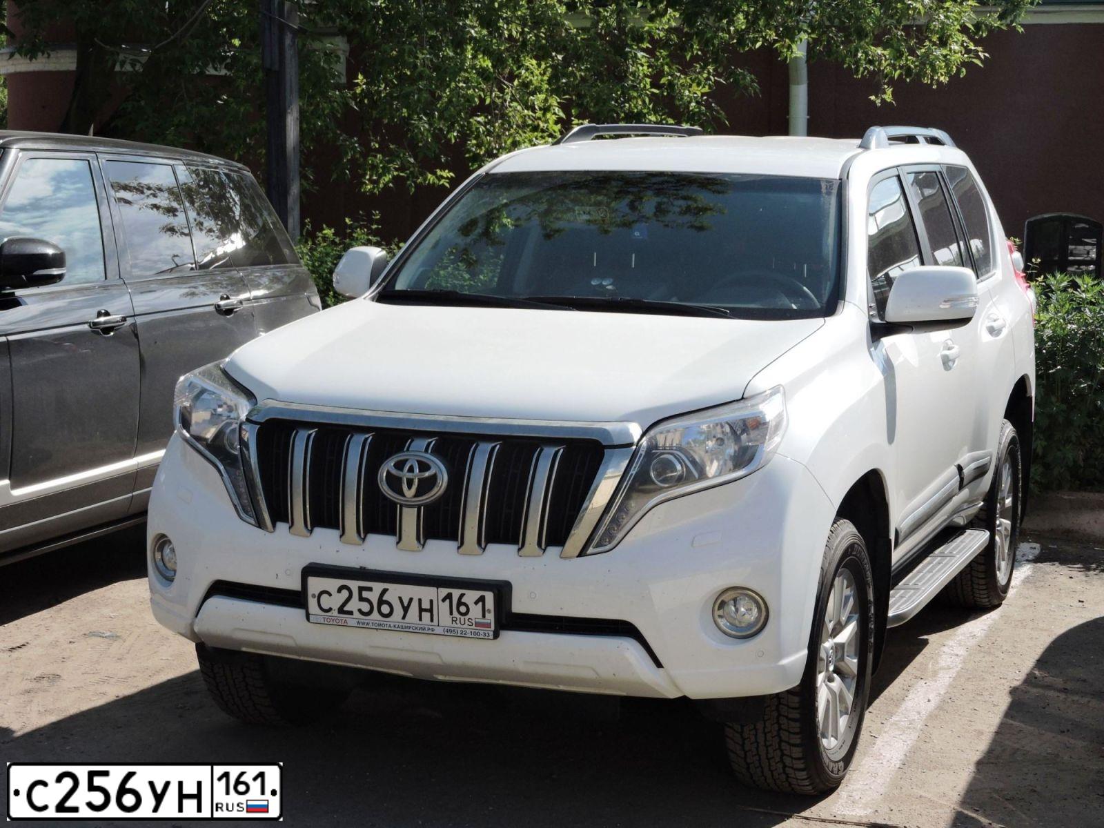 Фото автомобиля TOYOTA LANDCRUISER, 2015 — госномер С256УН161. Цвет: Белый
