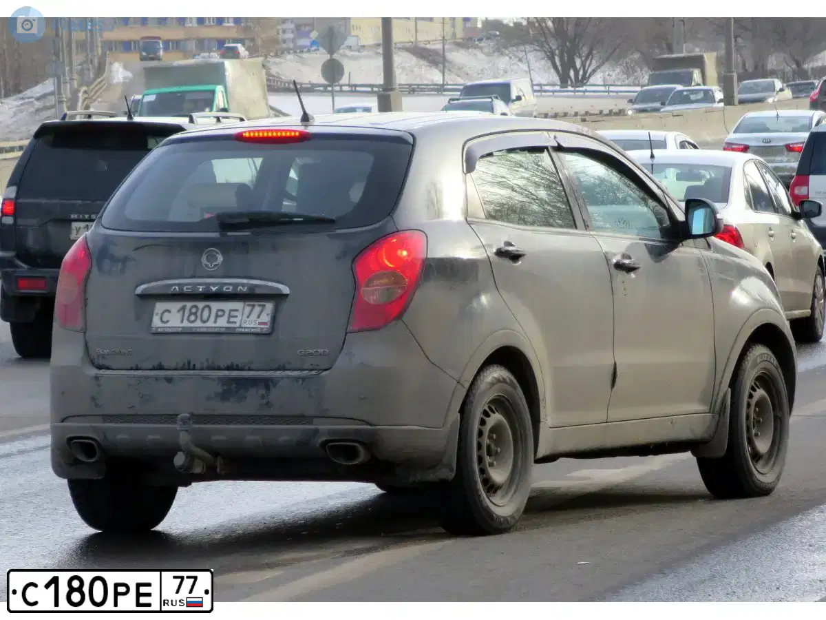 Фото автомобиля SSANGYONG ACTYON, 2013 — госномер С180РЕ77. Цвет: ЧЕРНЫЙ