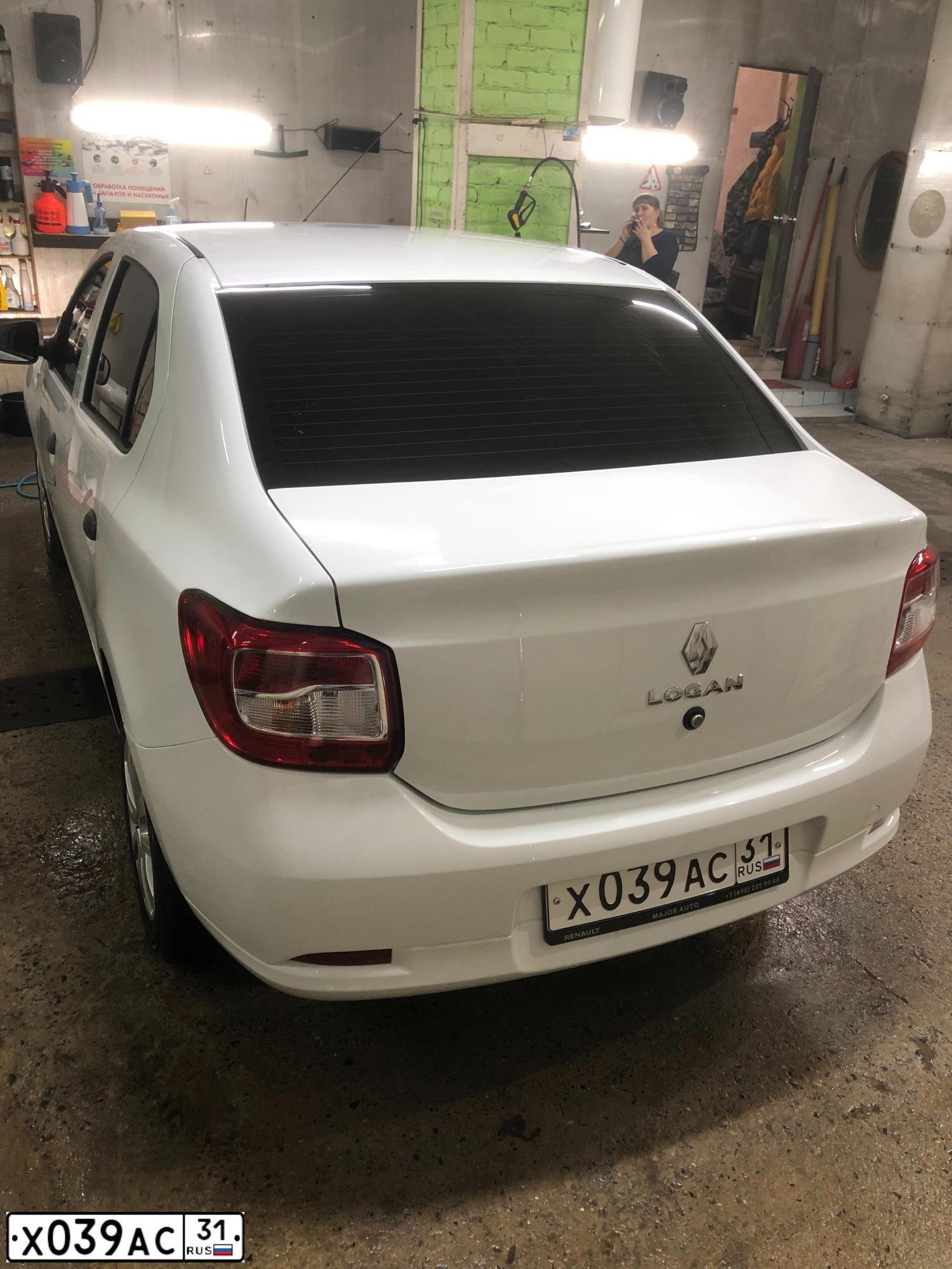 Фото автомобиля RENAULT LOGAN, 2019 — госномер Р306ТУ790. Цвет: Белый