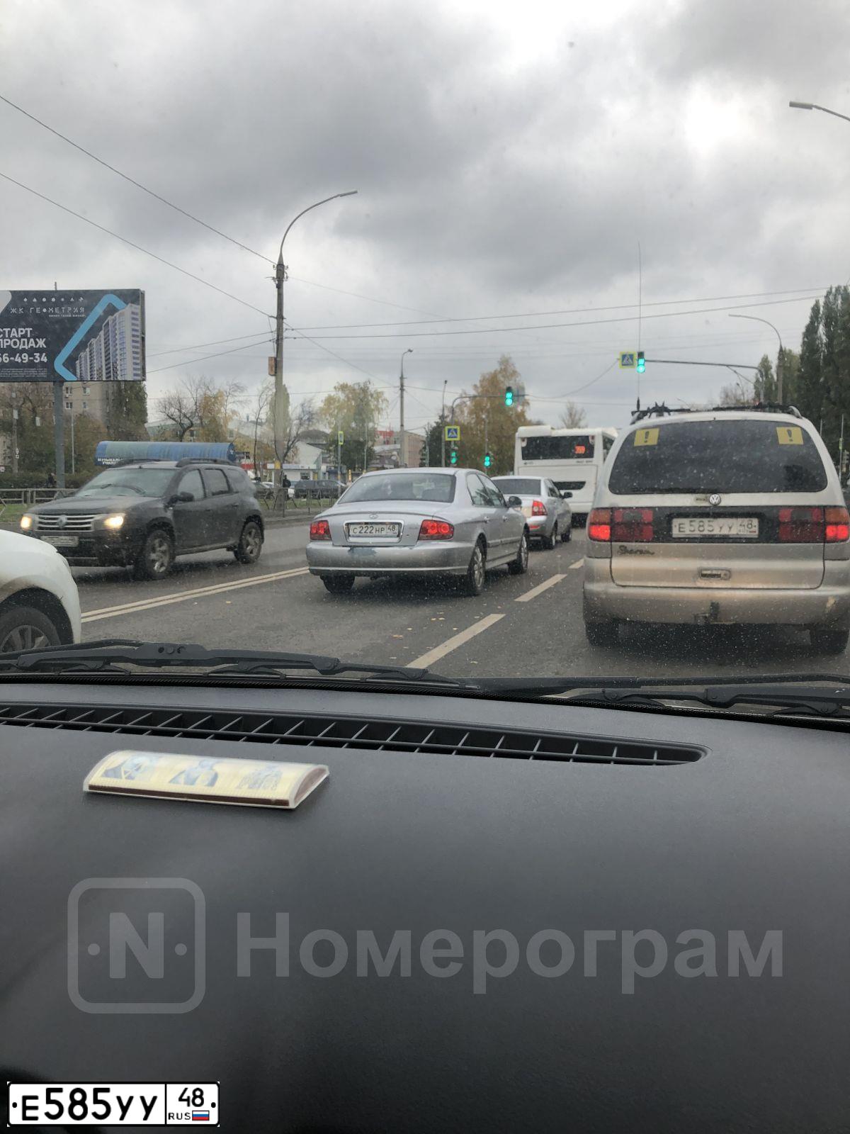 Фото автомобиля RENAULT MEGANE /GRAND/ SCENIC, 2000 — госномер Е585УУ48. Цвет: БЕЛЫЙ(СВЕТЛО-СЕРЫЙ)