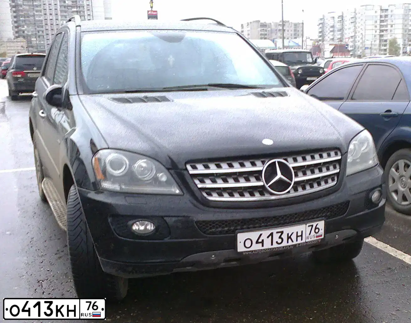 Фото автомобиля MERCEDES M-KLASSE, 2008 — госномер О413КН76. Цвет: ЧЕРНЫЙ