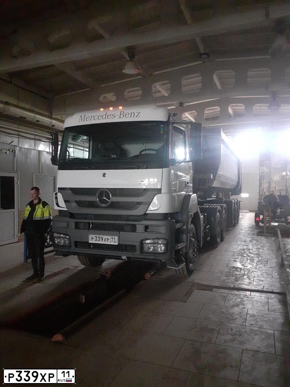 Фото автомобиля MERCEDES-BENZ AXOR, 2022 — госномер Р339ХР11. Цвет: Белый