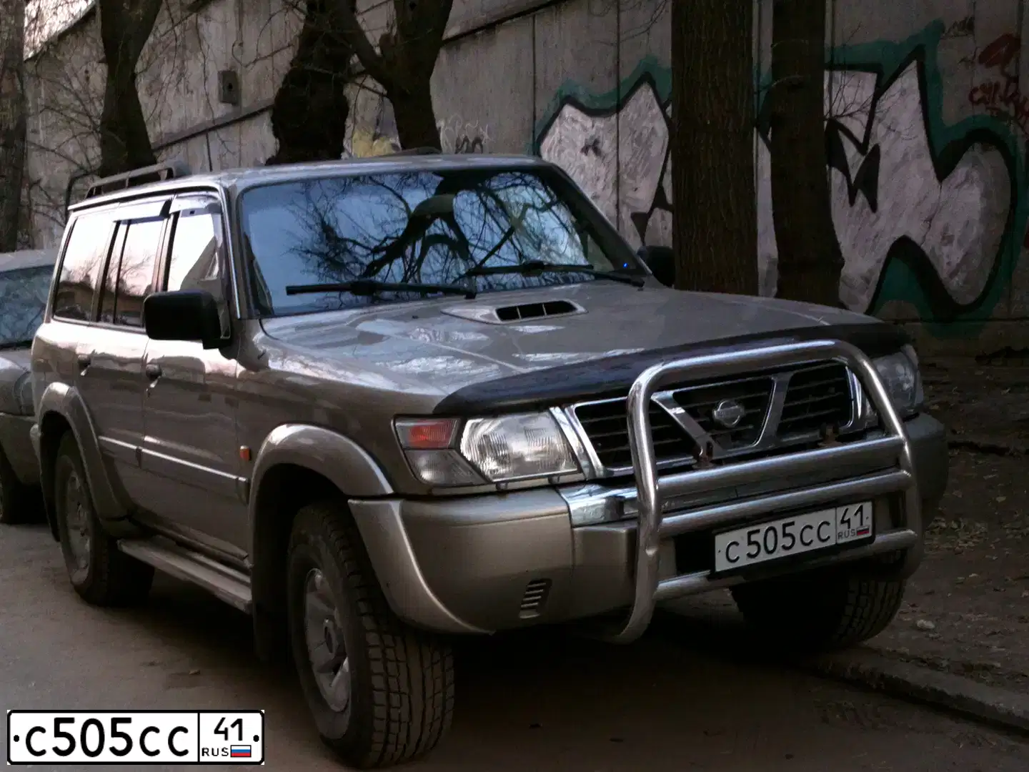 Фото автомобиля NISSAN PATROL, 1998 — госномер С505СС41. Цвет: СЕРЫЙ