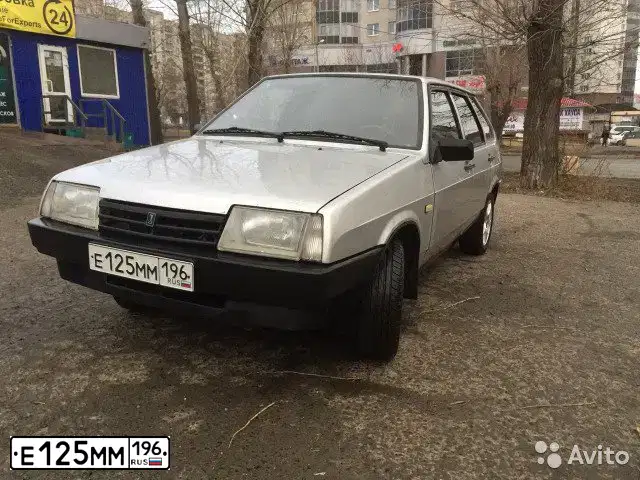 Фото автомобиля LADA 2109 SAMARA, 2003 — госномер Е125ММ196. Цвет: СВЕТЛО-СЕРЫЙ