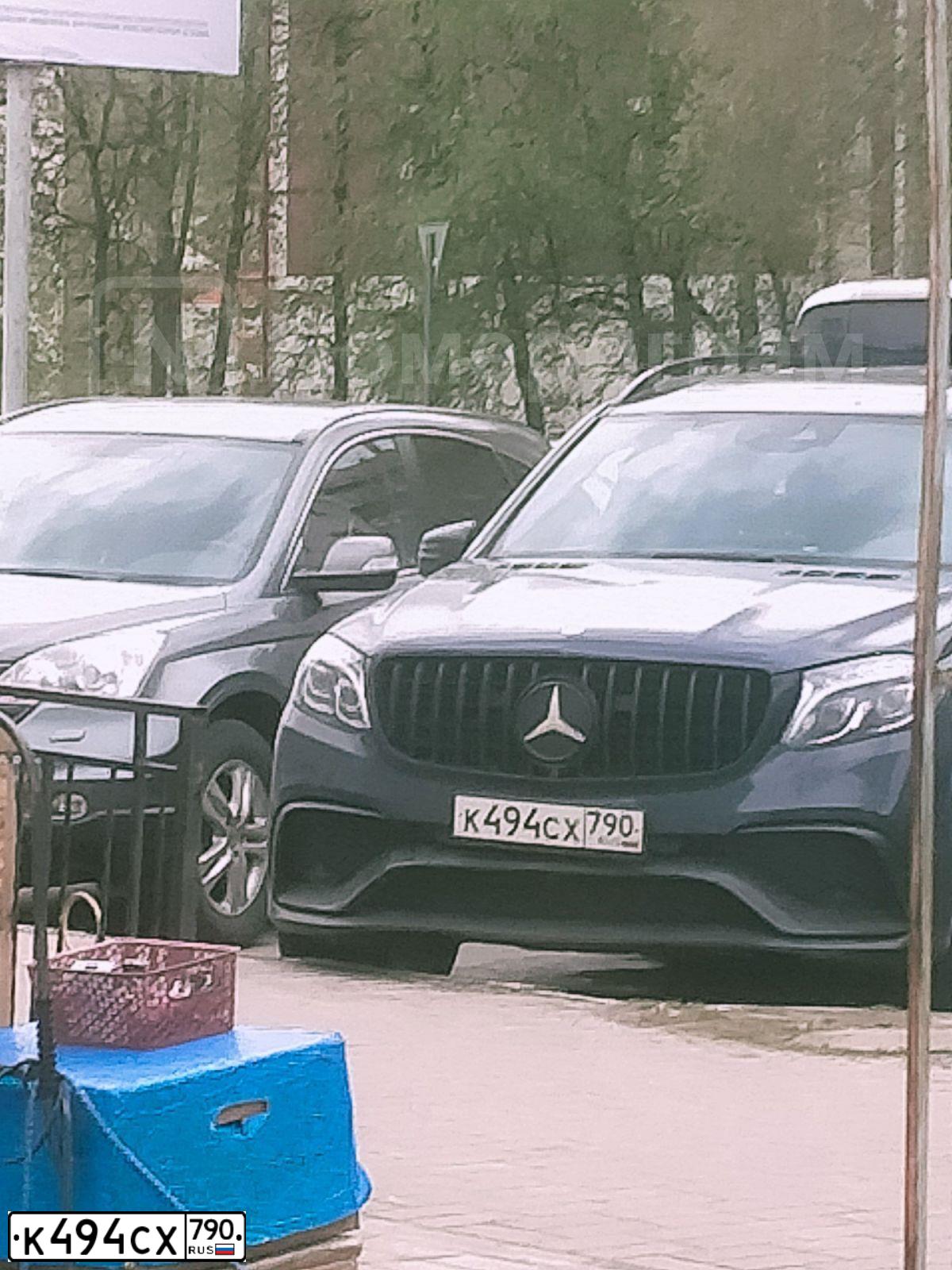 Фото автомобиля MERCEDES GL-KLASSE, 2016 — госномер К494СХ790. Цвет: синий