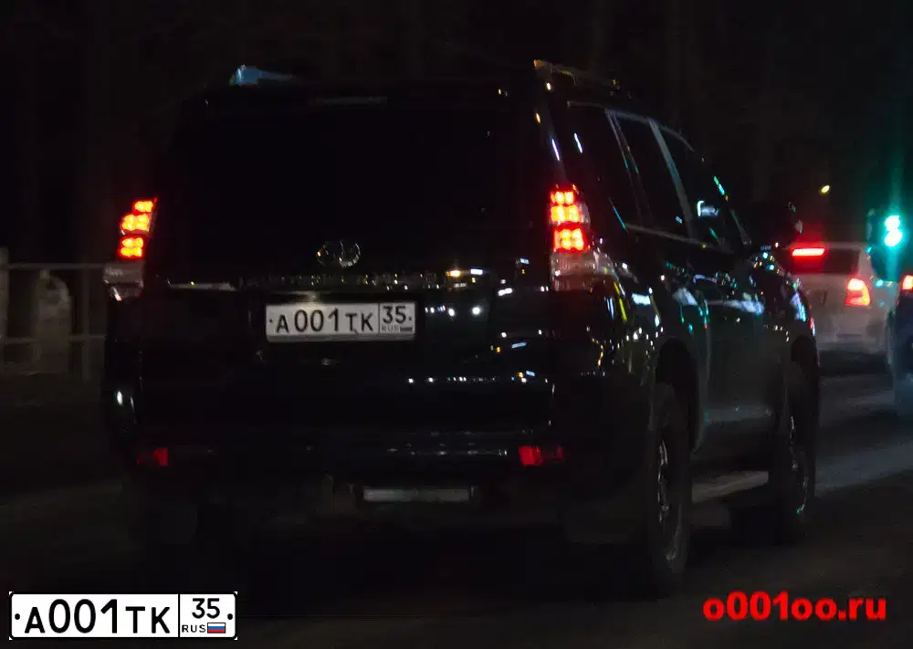 Фото автомобиля TOYOTA LANDCRUISER, 2016 — госномер А001ТК35. Цвет: ТЕМНО-СЕРЫЙ