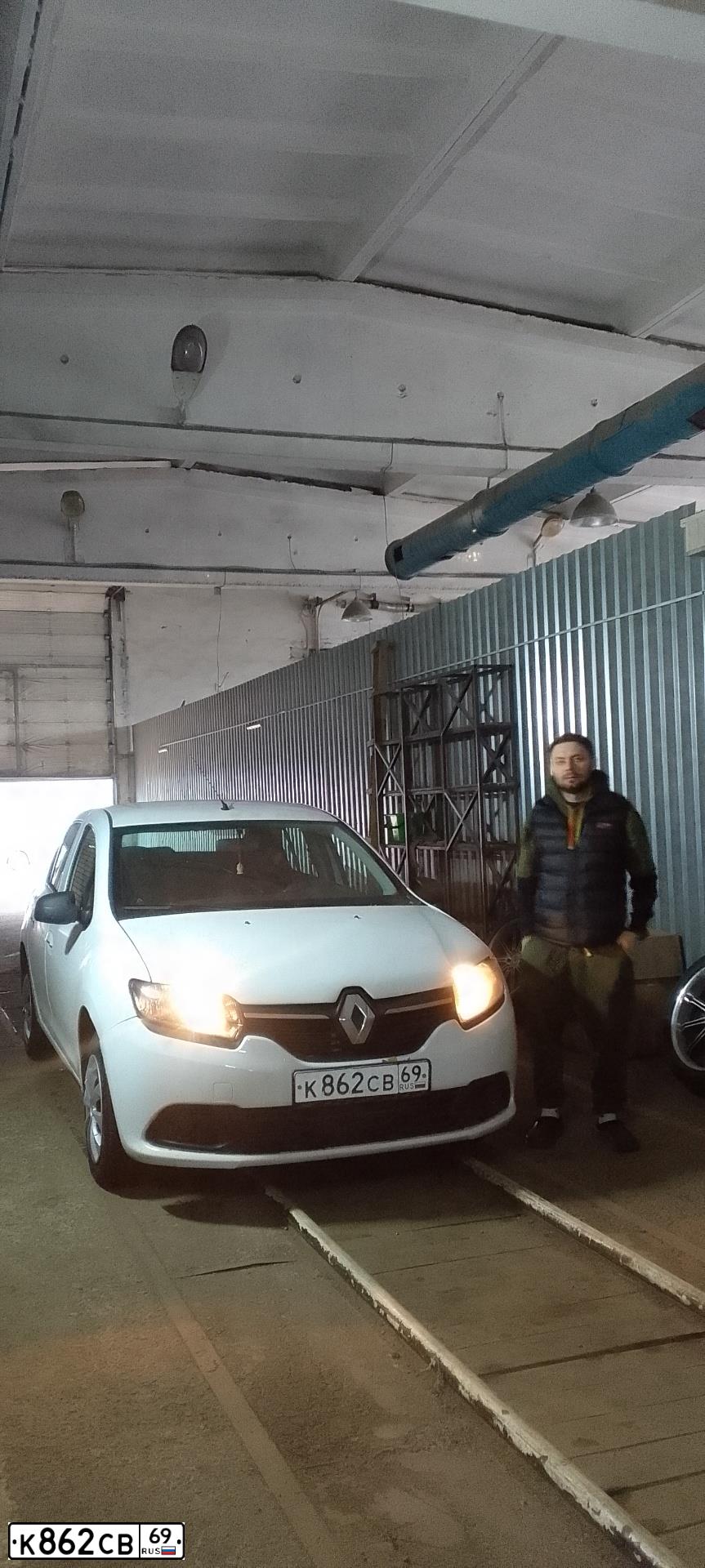 Фото автомобиля RENAULT LOGAN, 2016 — госномер К862СВ69. Цвет: БЕЛЫЙ
