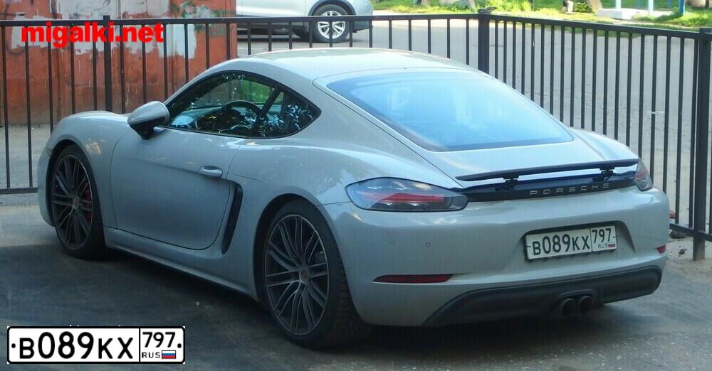 Фото автомобиля PORSCHE CAYMAN, 2019 — госномер В089КХ797. Цвет: Серый