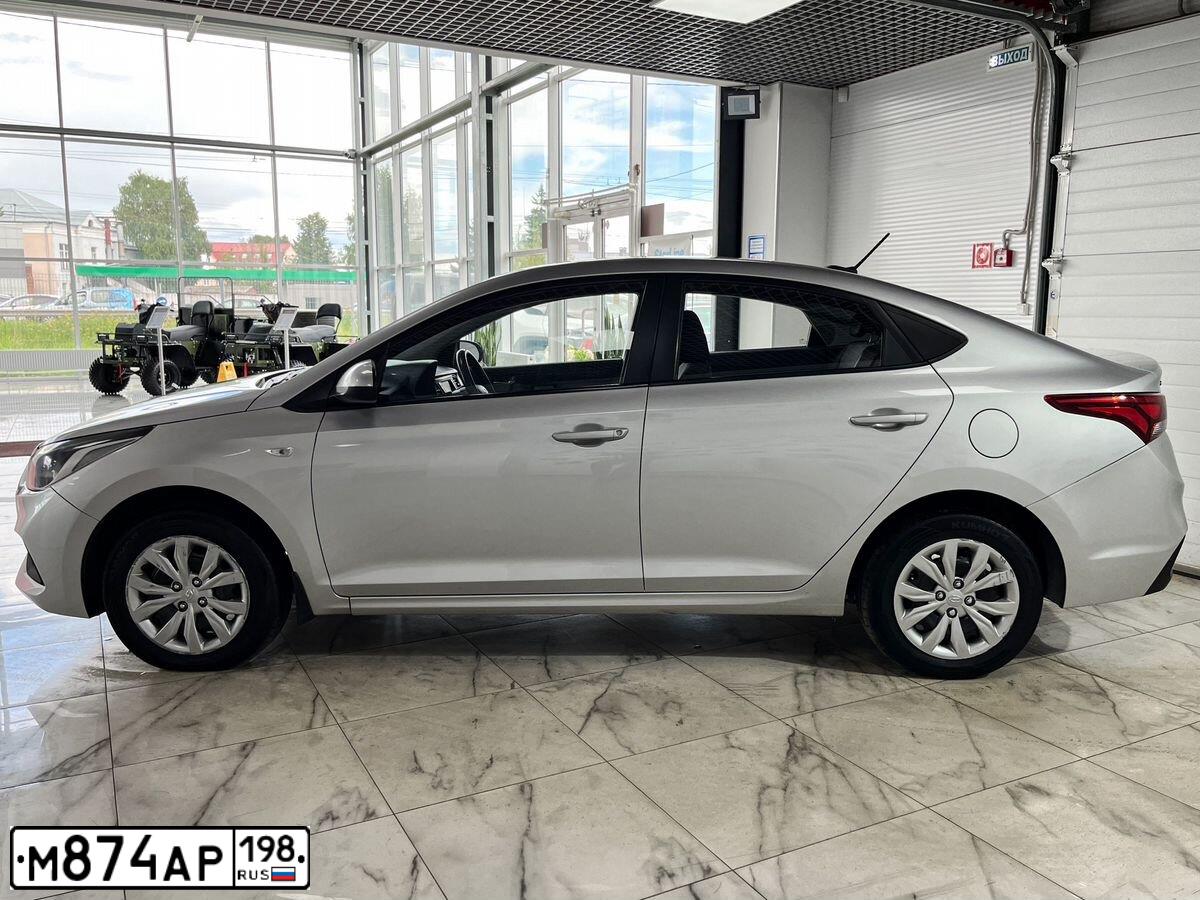 Фото автомобиля HYUNDAI SOLARIS, 2018 — госномер Р457МС76. Цвет: СЕРЫЙ