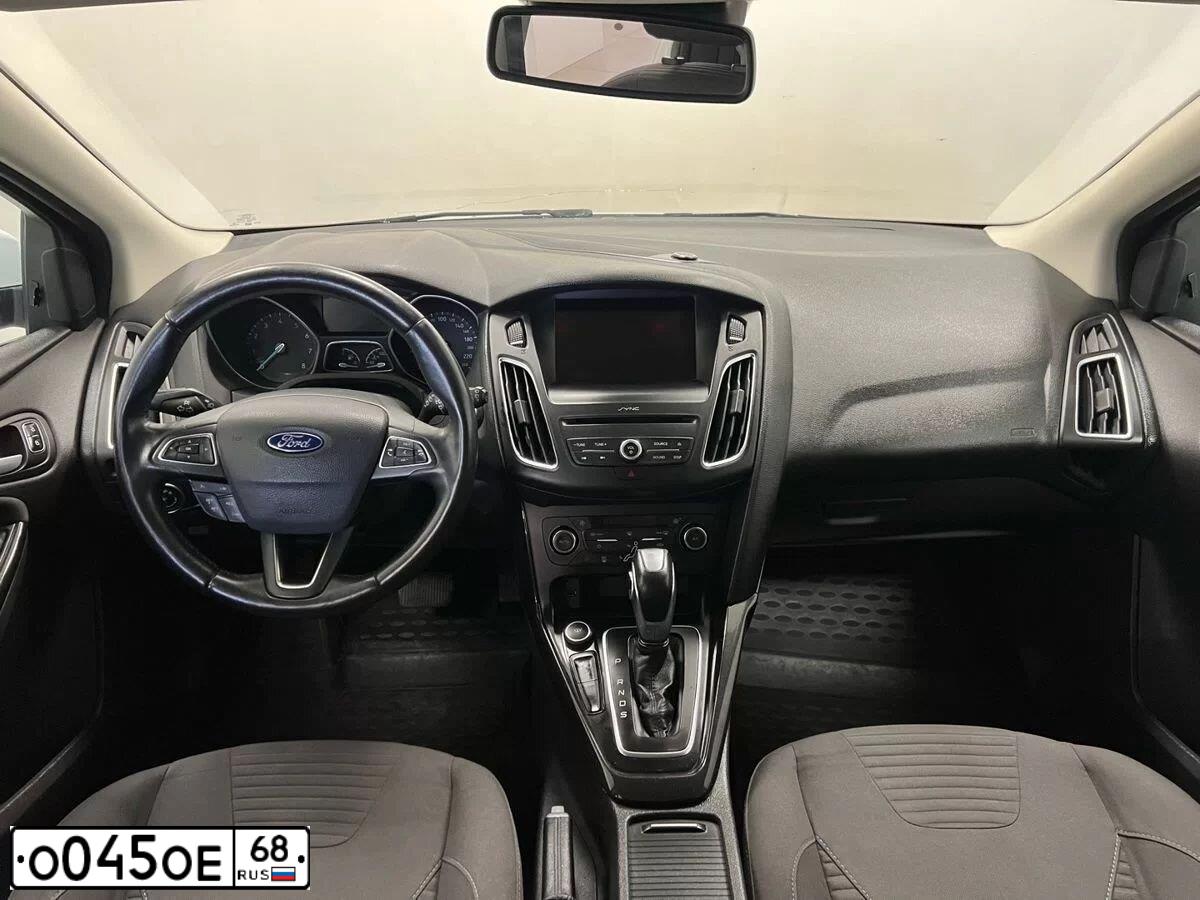 Фото автомобиля FORD FOCUS, 2016 — госномер О045ОЕ68. Цвет: БЕЛЫЙ