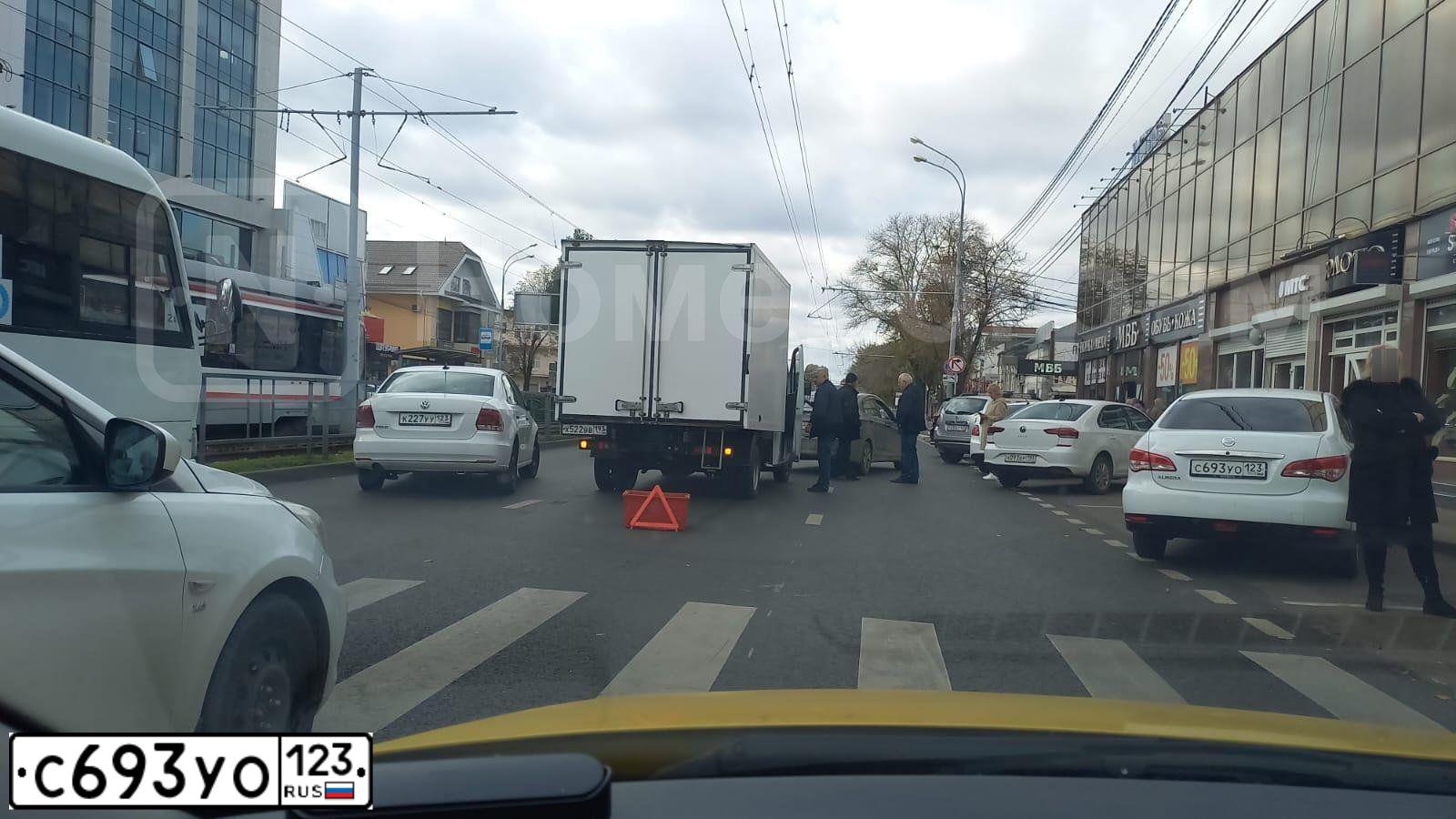 Фото автомобиля NISSAN ALMERA /AVTOVAZ/, 2015 — госномер С693УО123. Цвет: БЕЛЫЙ