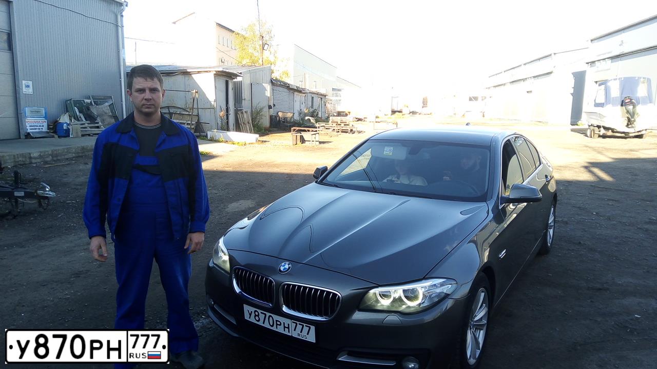 Фото автомобиля BMW SERIE 5, 2013 — госномер М065КХ76. Цвет: Серый