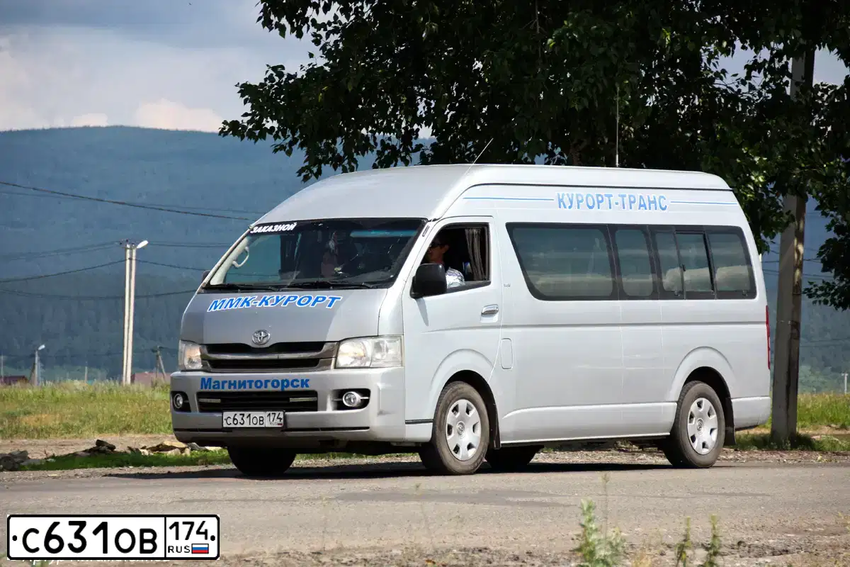 Фото автомобиля TOYOTA HIACE, 2008 — госномер С631ОВ174. Цвет: БЕЛЫЙ