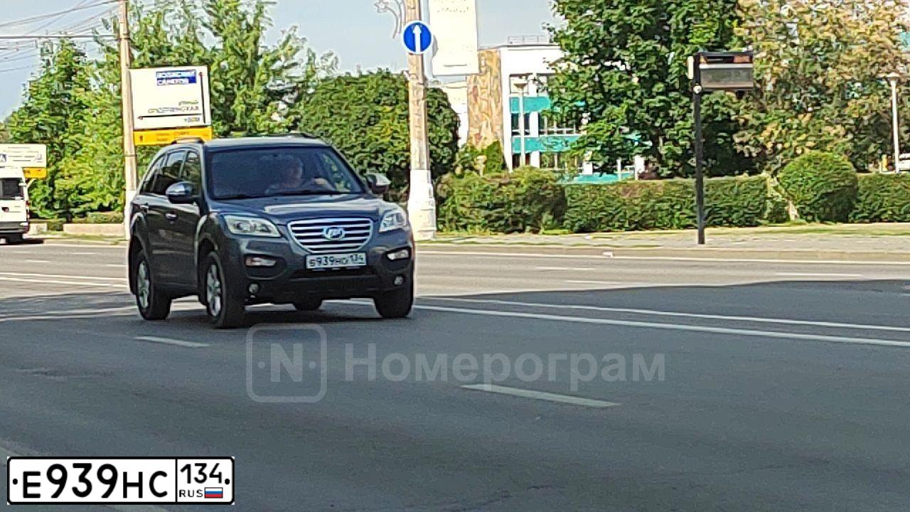Фото автомобиля AUDI Q5, 2010 — госномер М586РМ134. Цвет: Белый