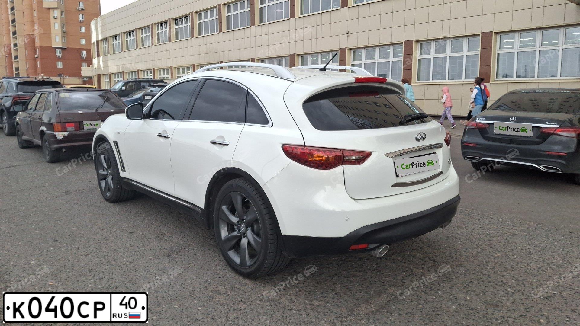 Фото автомобиля INFINITI QX70 /FX/, 2008 — госномер Е444СЕ40. Цвет: Белый