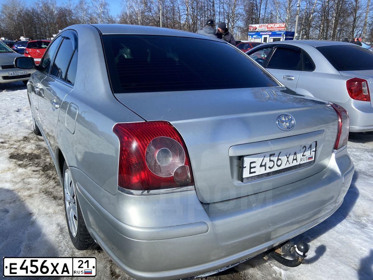 Фото автомобиля TOYOTA AVENSIS, 2006 — госномер Х352ХО12. Цвет: Серебристый