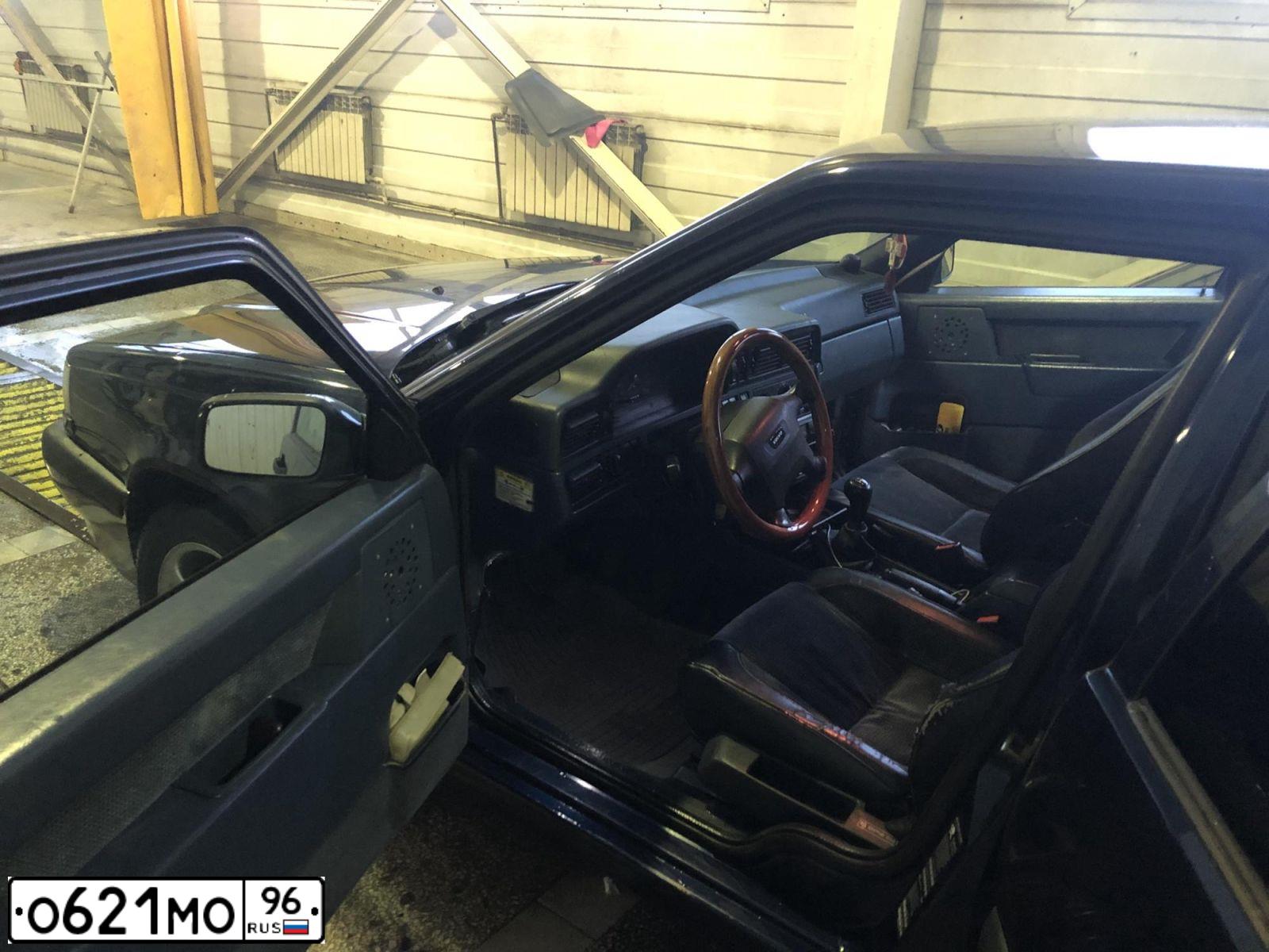 Фото автомобиля VOLVO 850, 1995 — госномер Е076ЕА774. Цвет: ТЕМНО СИНИЙ