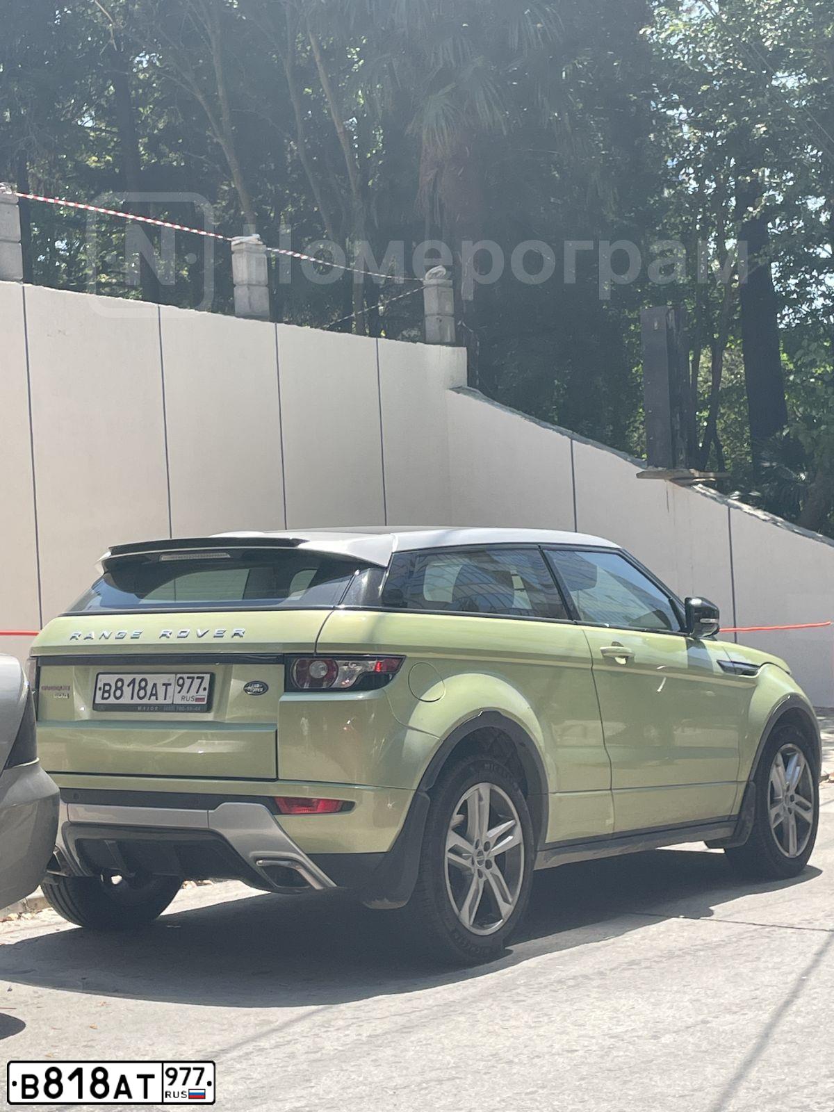 Фото автомобиля LANDROVER RANGE ROVER EVOQUE, 2012 — госномер С247СУ190. Цвет: ЗЕЛЕНЫЙ