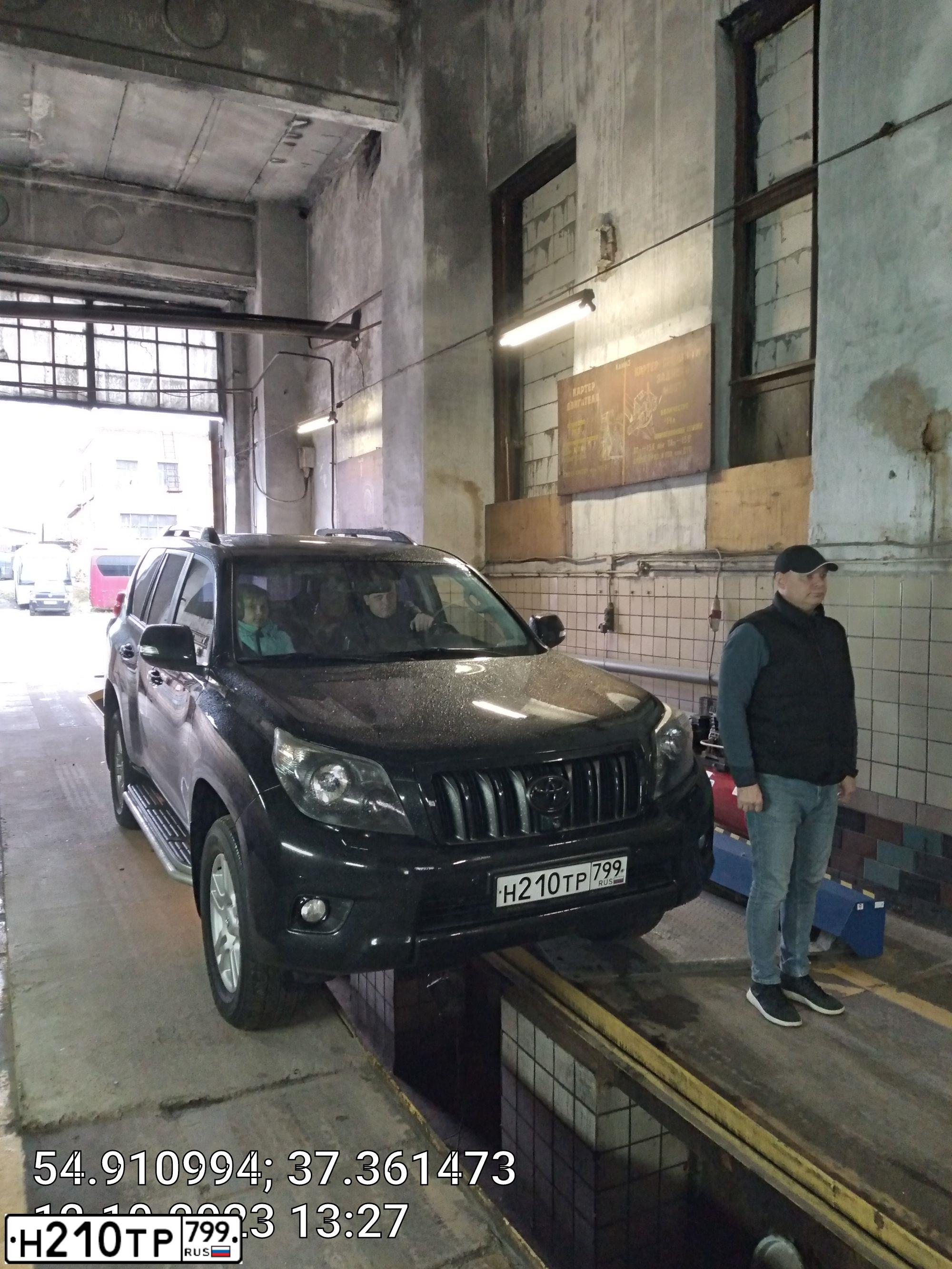 Фото автомобиля TOYOTA LANDCRUISER, 2013 — госномер В070НЕ69. Цвет: ЧЕРНЫЙ