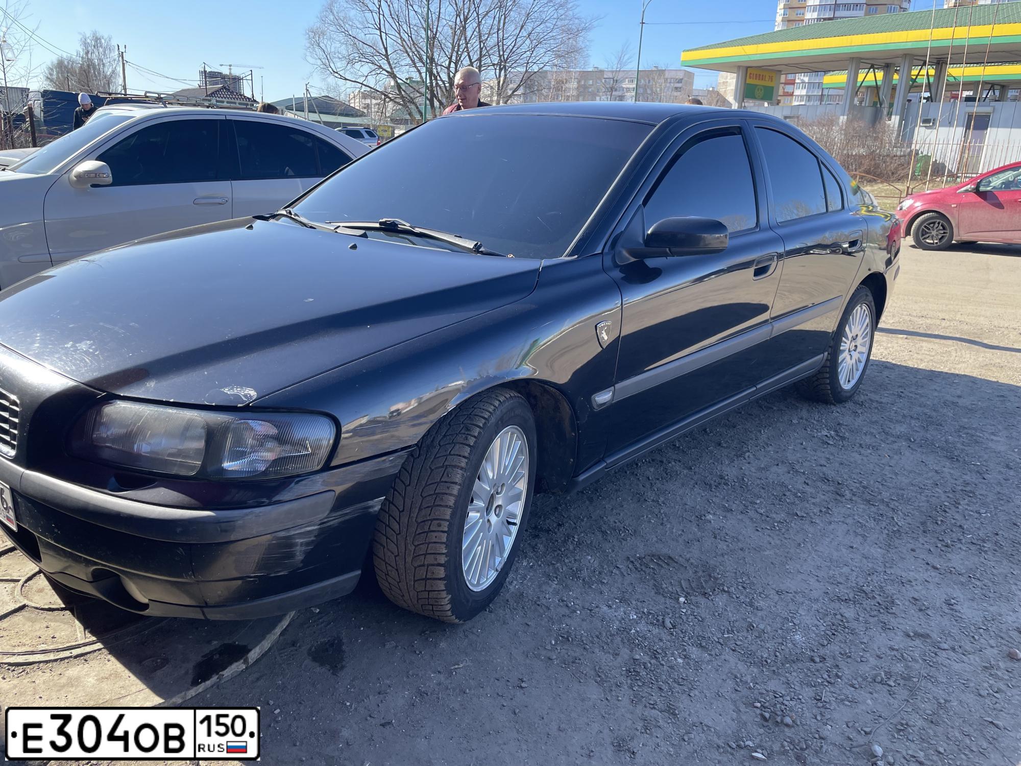 Фото автомобиля VOLVO S60, 2004. Цвет: ЧЕРНЫЙ