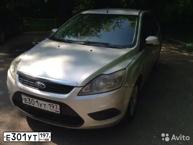 Фото автомобиля FORD FOCUS, 2008 — госномер Н817СК32. Цвет: СЕРЕБРИСТЫЙ