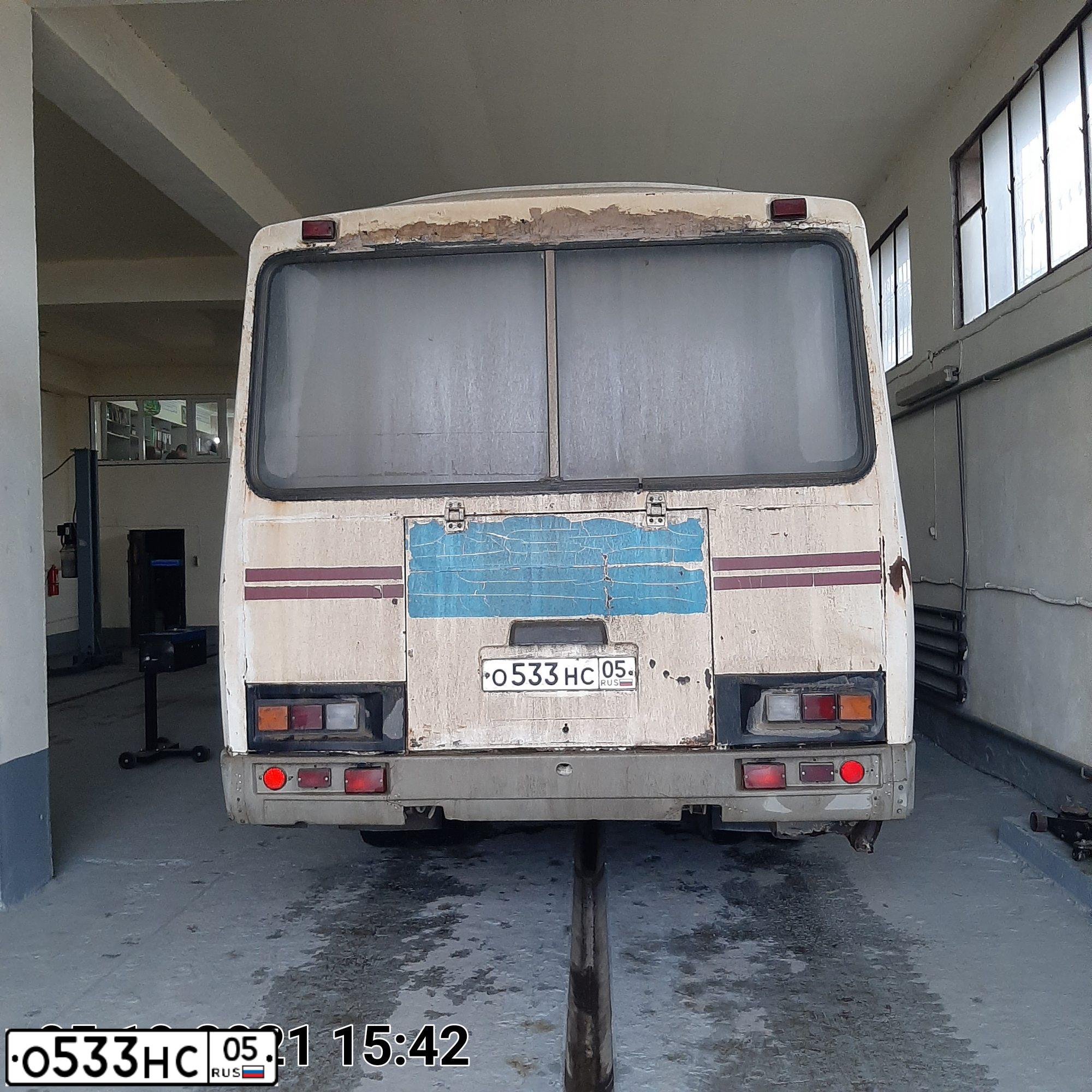 Фото автомобиля PAZ Z 3205, 2002 — госномер О533НС05. Цвет: Бело-красный