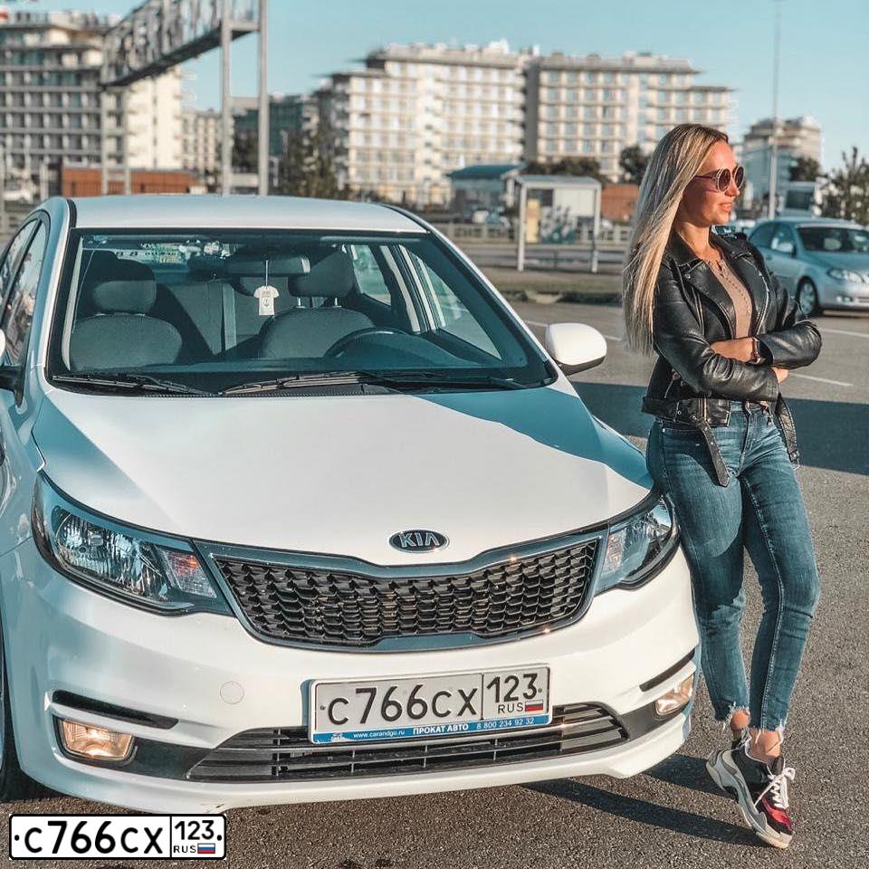 Фото автомобиля KIA RIO, 2017 — госномер С766СХ123. Цвет: БЕЛЫЙ