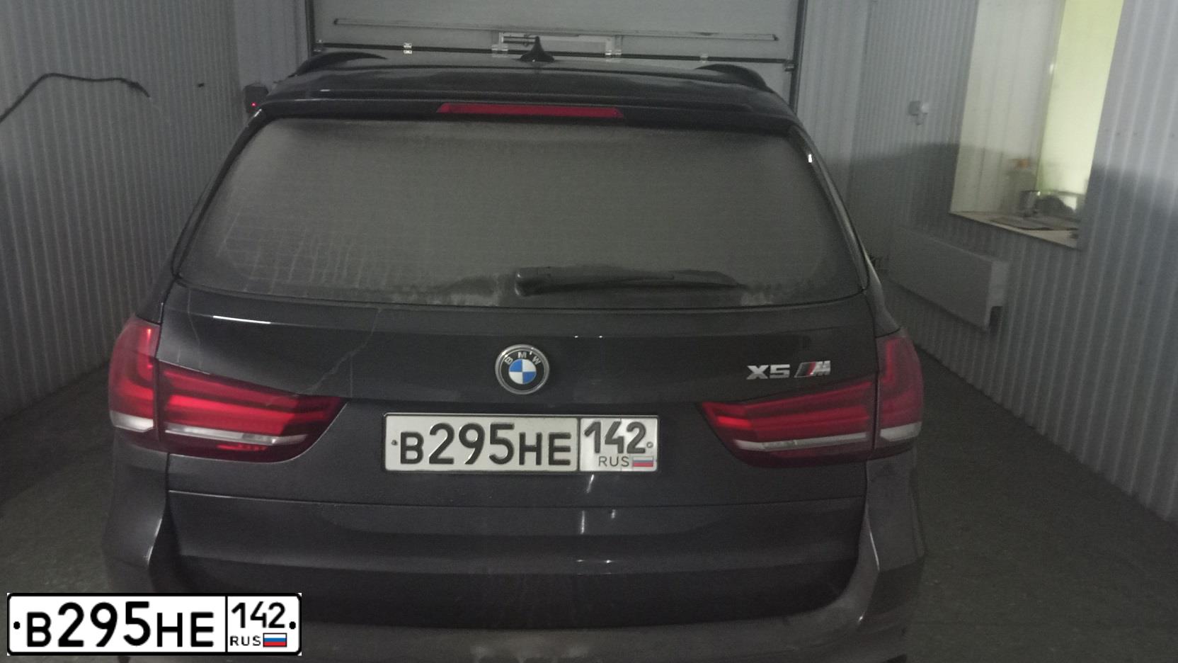 Фото автомобиля BMW X5, 2017 — госномер В222ТТ21. Цвет: ЧЕРНЫЙ