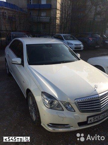 Фото автомобиля MERCEDES E-KLASSE, 2010 — госномер Е461СН126. Цвет: БЕЛЫЙ