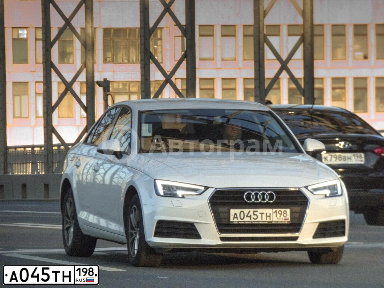 Фото автомобиля AUDI A4, 2018 — госномер А045ТН198. Цвет: БЕЛЫЙ