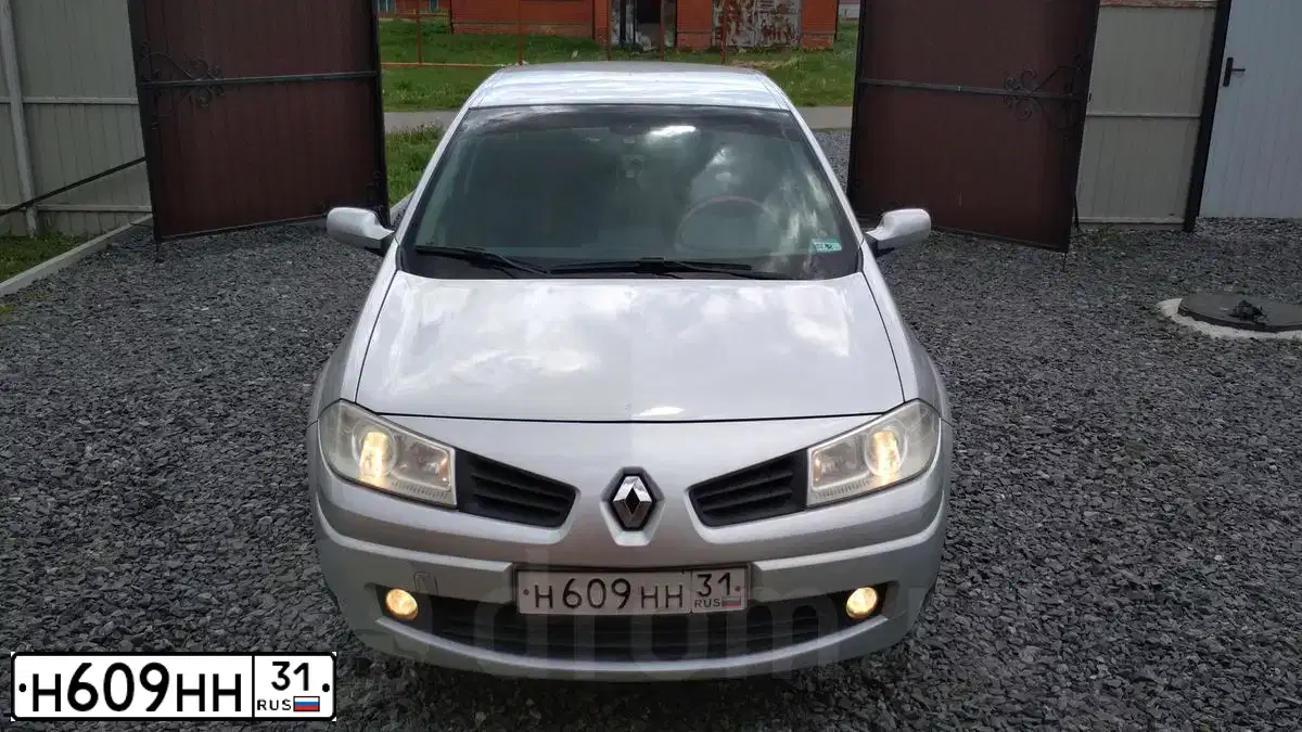 Фото автомобиля RENAULT MEGANE, 2011 — госномер Н609НН31. Цвет: ТЕМНО-СЕРЫЙ