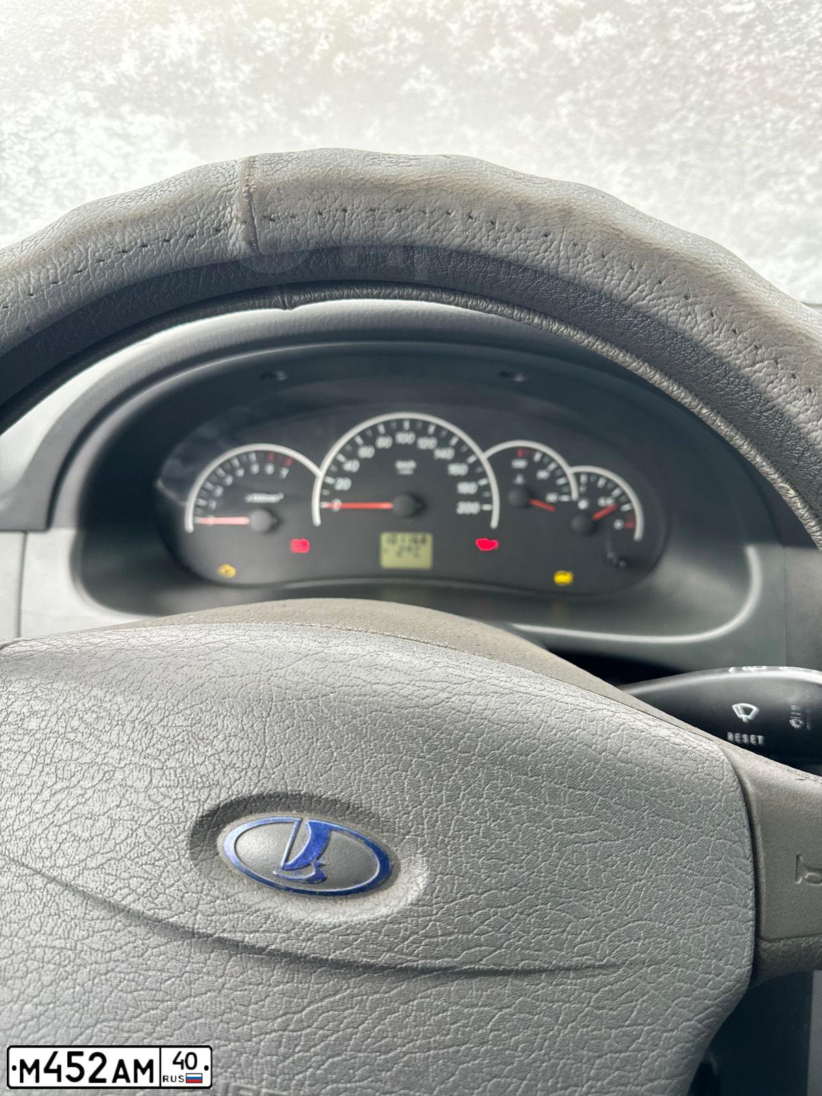 Фото автомобиля LADA 2171 PRIORA, 2010 — госномер М452АМ40. Цвет: Белый