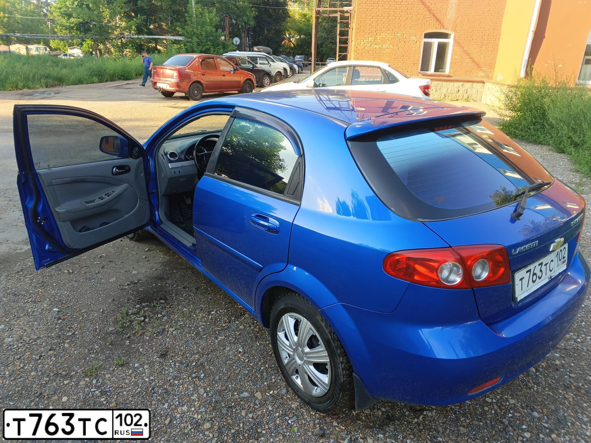 Фото автомобиля CHEVROLET LACETTI, 2011 — госномер М927ОУ702. Цвет: синий
