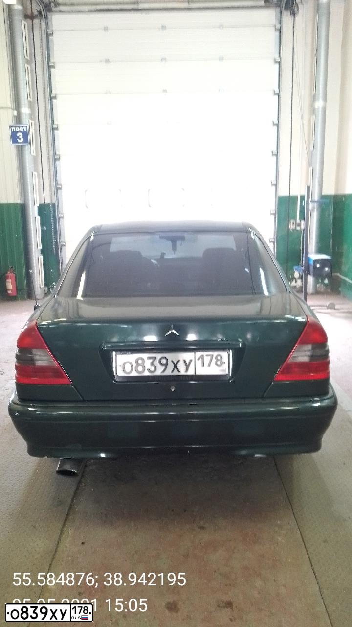 Фото автомобиля MERCEDES C-KLASSE, 1997 — госномер Е032ЕЕ98. Цвет: Темно-зеленый