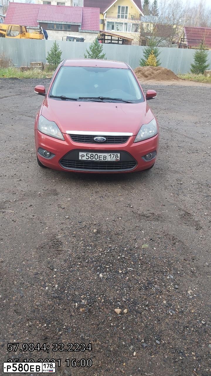 Фото автомобиля FORD FOCUS, 2008 — госномер К130АС53. Цвет: Красно-оранжевый