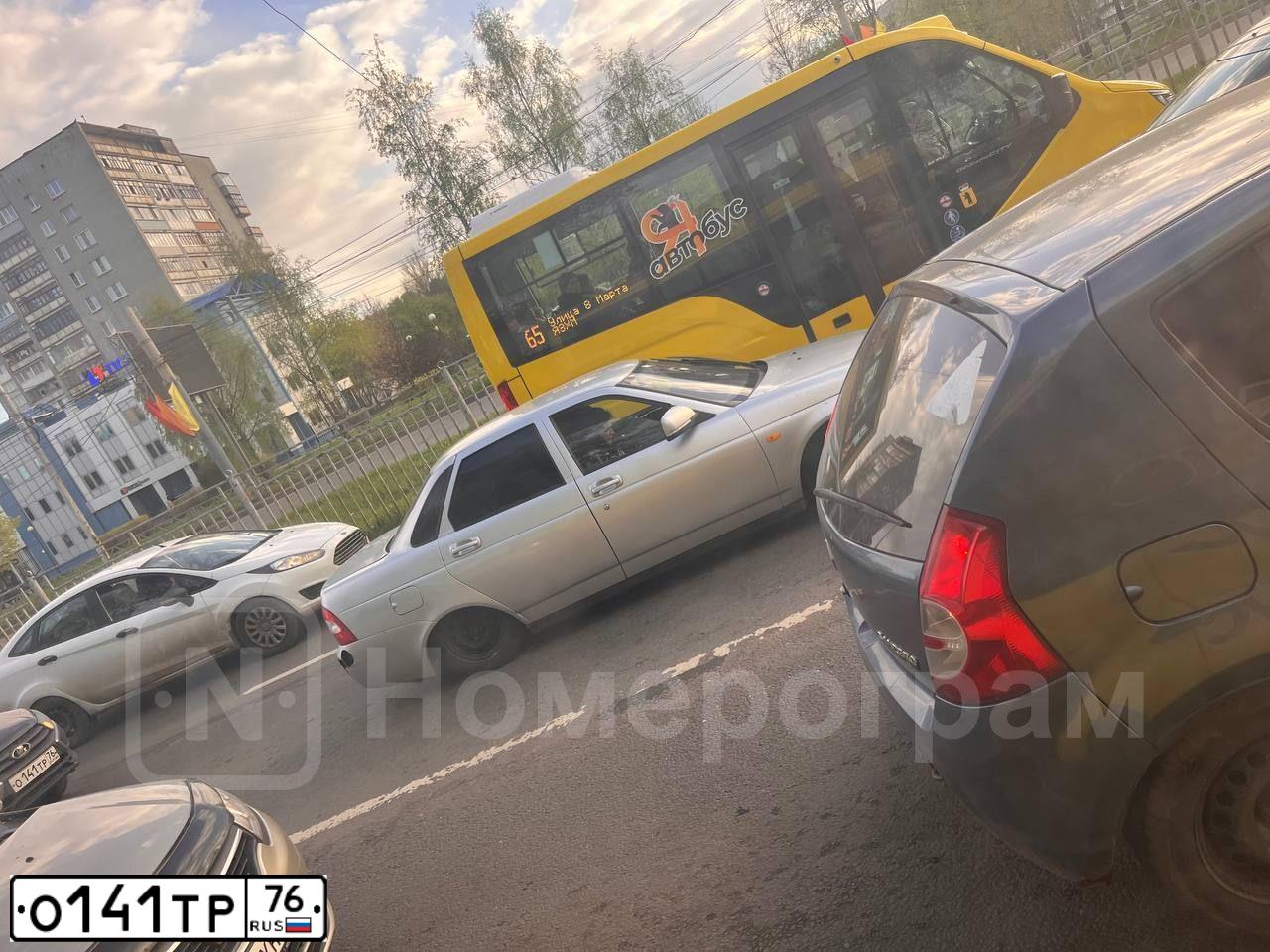 Фото автомобиля LADA 2191 GRANTA, 2019 — госномер О141ТР76. Цвет: ЧЕРНЫЙ