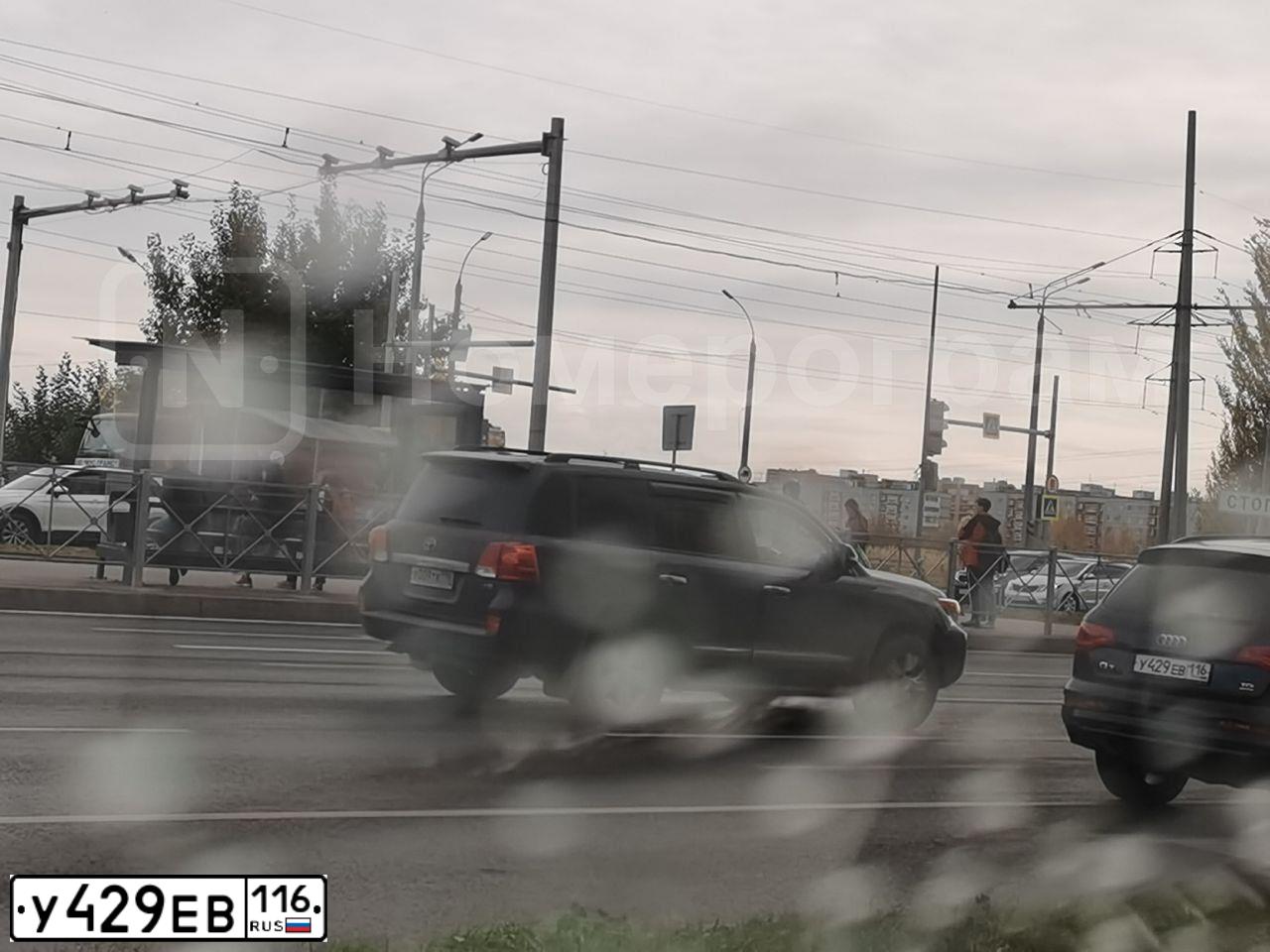 Фото автомобиля AUDI Q7, 2014 — госномер У429ЕВ116. Цвет: ЧЕРНЫЙ
