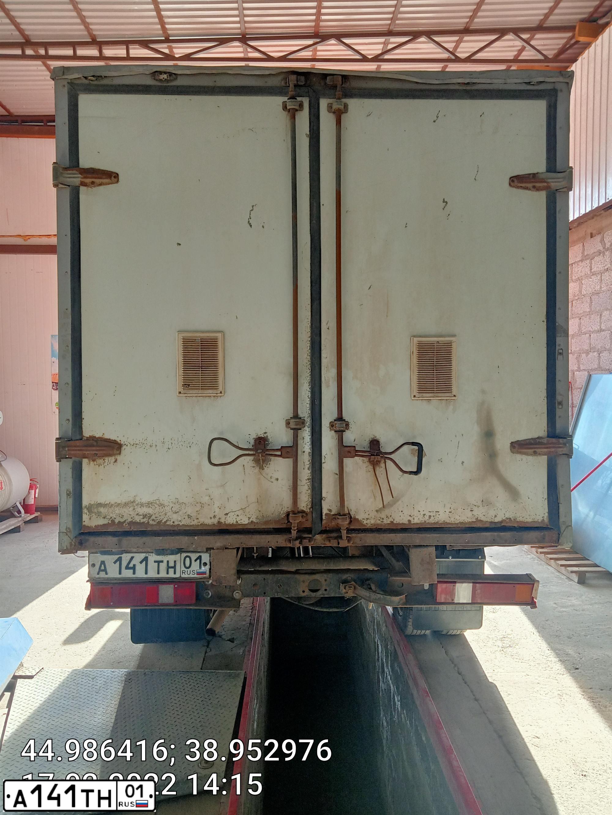 Фото автомобиля GAZ 3302 GAZEL, 2006 — госномер А141ТН01. Цвет: Красный