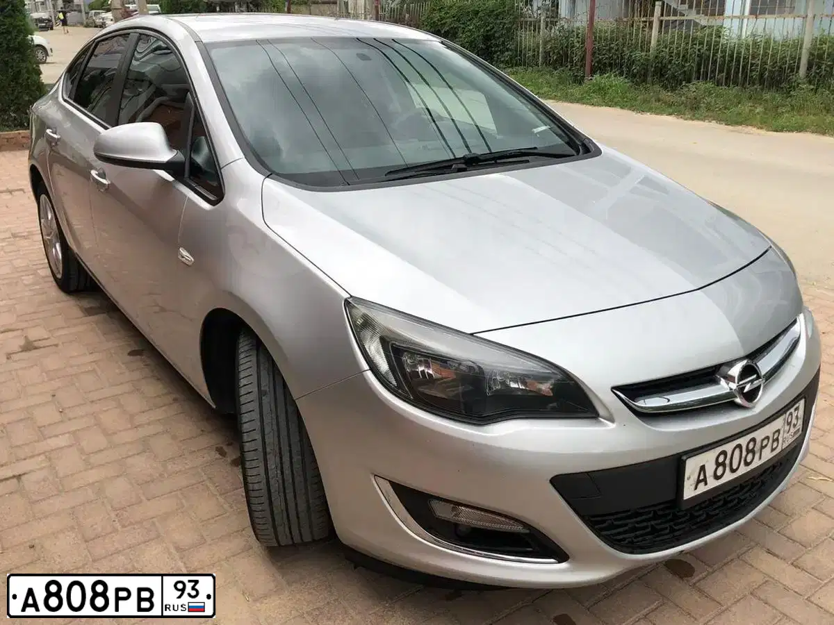 Фото автомобиля SKODA OCTAVIA, 2008 — госномер Р178УМ123. Цвет: Белый