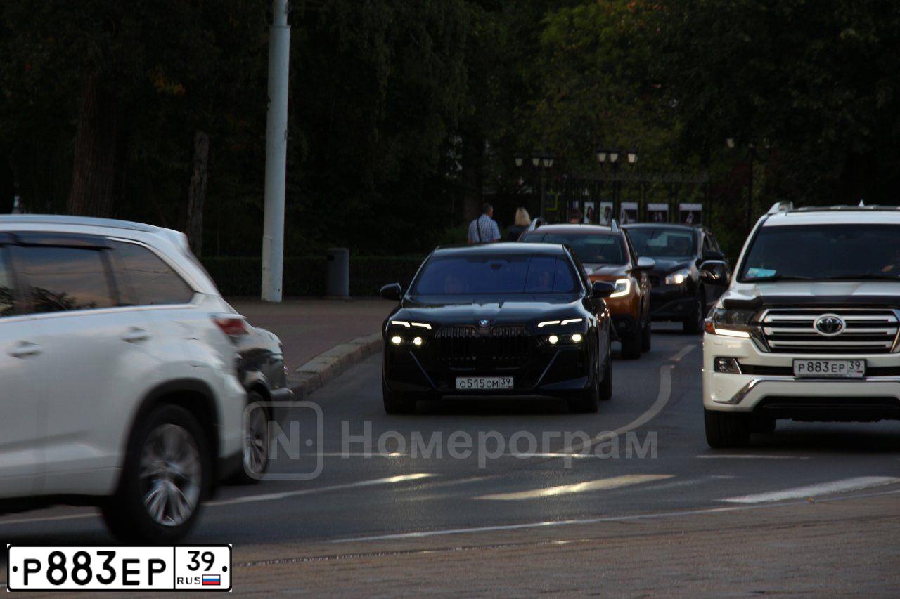 Фото автомобиля TOYOTA LAND CRUISER 200, 2015 — госномер С225УН39. Цвет: Белый