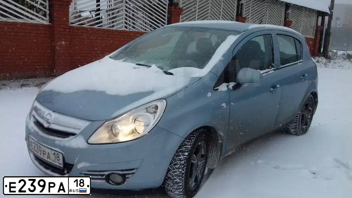 Фото автомобиля OPEL CORSA, 2008 — госномер В111УР716. Цвет: СВЕТЛО-ГОЛУБОЙ