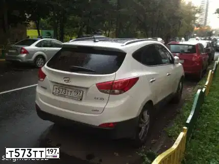 Фото автомобиля HYUNDAI IX35, 2012 — госномер Т573ТТ197. Цвет: БЕЛЫЙ